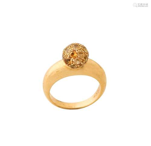 POIRAY, Bague en or jaune 18K (750/°°), ornée d une perle d ...