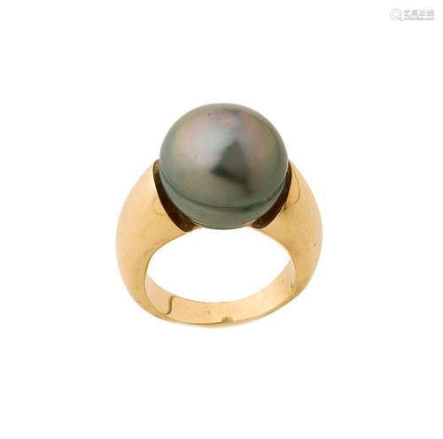 Bague en or jaune 18K (750/°°), ornée d une perle de Tahiti