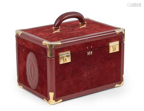 Cartier, Vanity case en cuir et suède bordeaux, coins en mét...