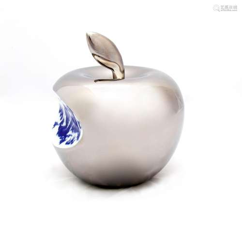 LI LIHONG (1974) APPLE CHINA (Silver), 2013 Céramique versio...