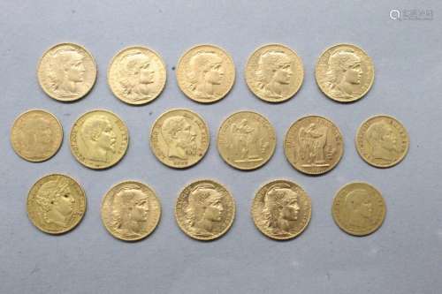 Lot de seize pièces en or comprenant :
- 8 x 20 francs au co...