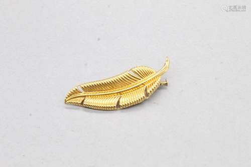 Broche feuille en or jaune 18k (750)