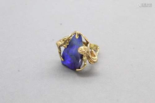 Michel AUDIARD (1951- )
Bague en or jaune ornée d'une op...