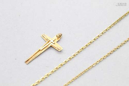 Deux chaines à maille forçat et une croix en or jaune 18k (7...