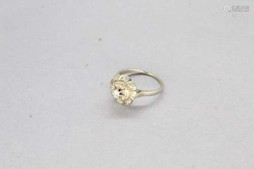 Bague en or gris 18k (750) de forme marguerite sertie de bri...