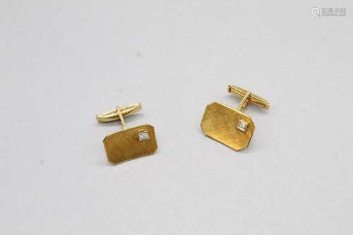 Paire de boutons de manchettes en or jaune 18K (750) de form...