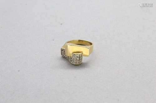 Bague en or jaune 18K (750) à décor de pavage de brillants