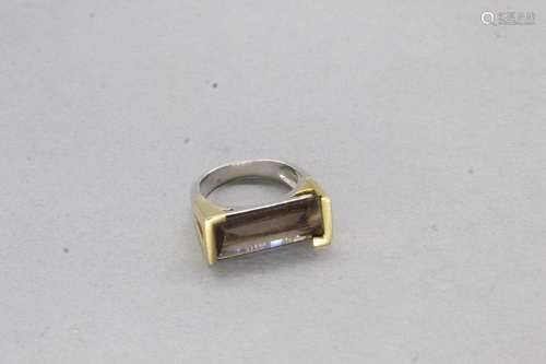 Bague en or jaune et gris 18K (750) de forme rectangulaire o...