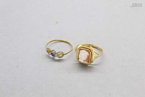 Lot de deux bagues en or jaune 18k (750), l'une sertie d...