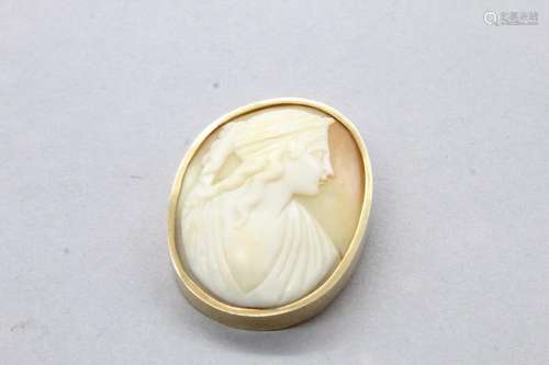 Broche en or jaune 118k (750) ornée d'un camé coquille r...