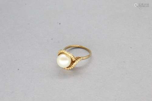 Bague mouvementée en or jaune 14k (585) une perle sertie en ...