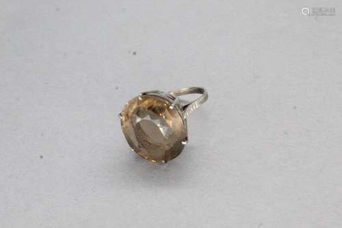 Bague en métal ornée d'un quartz fumé