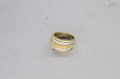 Bague en or jaune et gris 18k (750) ornée de trois rangs de ...