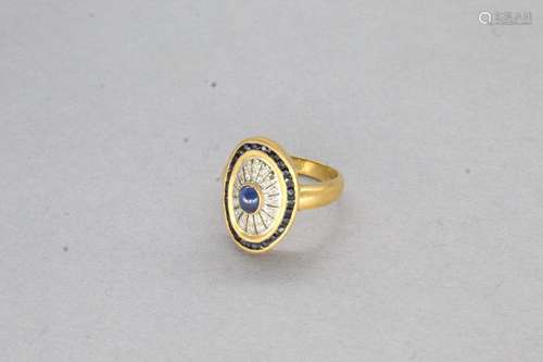 Bague en or jaune et gris 18k (750) ornée d'un saphir ca...