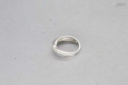 Bague en or gris 18k (750) ornée deux lignes de diamants