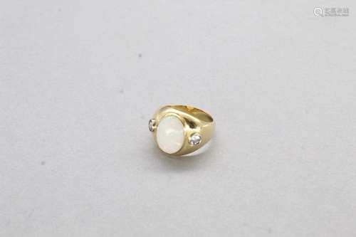 Bague en or jaune 18K (750) sertie d'un cabochon d'o...