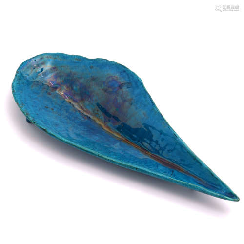十九世纪 西洋孔雀蓝釉三足叶形盘