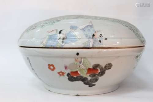 Large Chinese Famille Rose Porcelain Cover Box