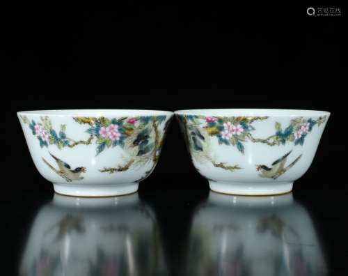 Pair of Chinese Famille Rose Porcelain Bowl w Call
