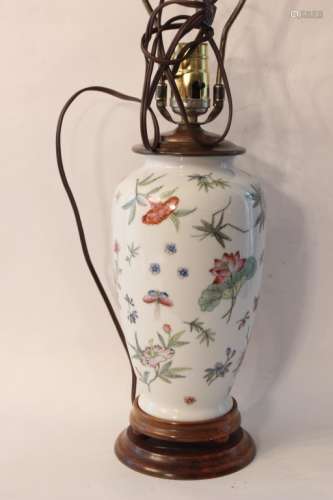 Chinese Hand Painted Porcelain Lamp