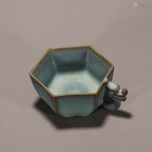 A Jun kiln porcelain hexagonal cup with a dragon head-shaped...