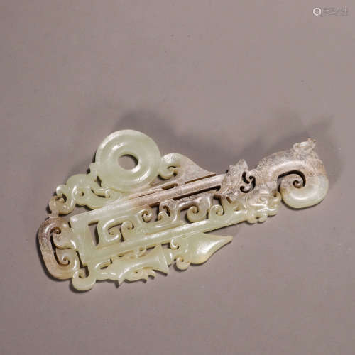 A Hetian jade dragon pendant