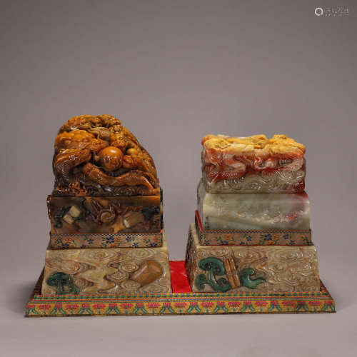 A pair of tianhuang Shoushan soapstone dragon seals