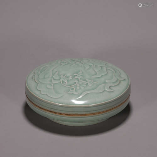 A phoenix bird patterned Yue kiln porcelain box