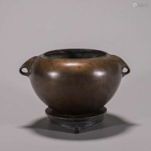 A round copper censer with elephant head-shaped ears