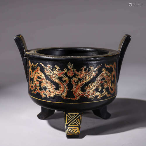 A gilt dragon patterned wood lacquered censer
