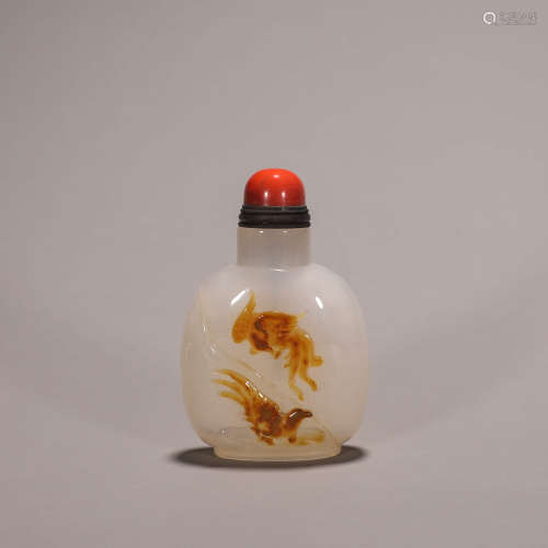 A phoenix bird patterned agate snuff bottle
