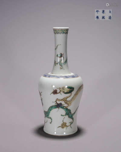 A tri-colored dragon porcelain vase