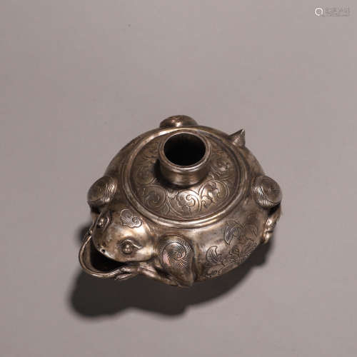 A flower patterned frog shaped silver water pot