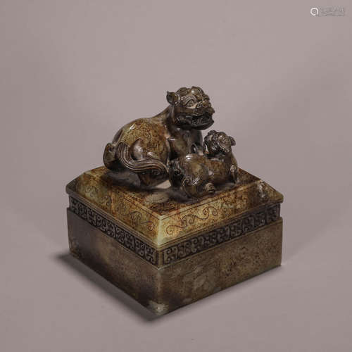 A Hetian jade lion seal