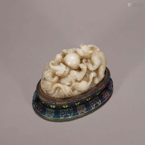 A Shoushan soapstone dragon seal