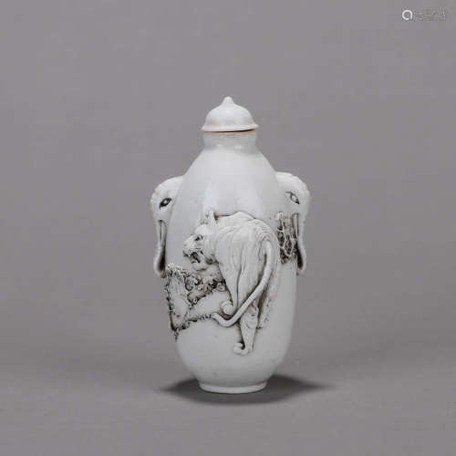 A tiger carved porcelain snuff bottle
