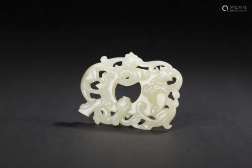 Jade Pendant with Dragon Grain from Ming