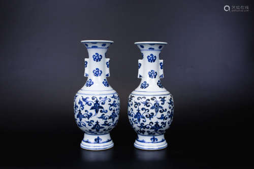 A Pair of Blue and White Kiln Vase from Ming