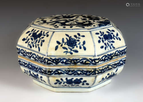Blue and White Kiln Fruit Container from Ming