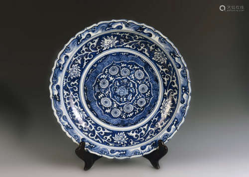 Blue and White Kiln Plate with Floral from Yuan