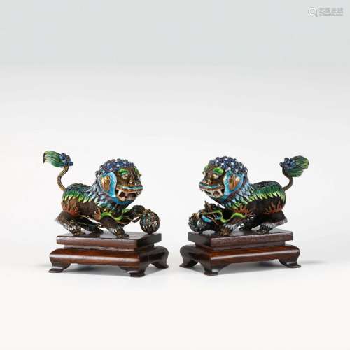 CHINESE SILVER ENAMELED FU LIONS STATUE ON STAND