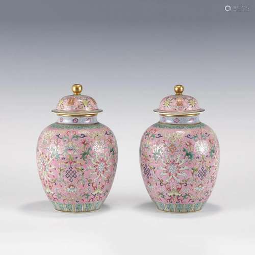 CHINESE JIAQING FAMILLE ROSE JAR