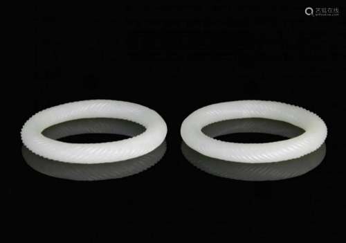 PAIR OF ROPE PATTERNED WHITE JADE BANGLES