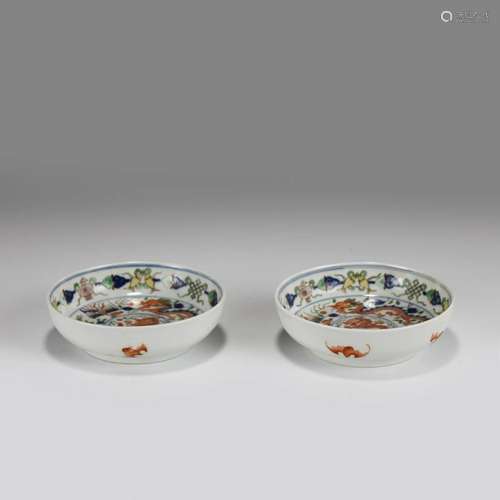 PAIR OF WUCAI DRAGON MOTIF PLATES