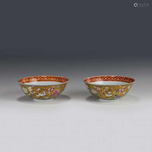 PAIR OF ENAMEL AND GILT MOTIF BOWLS