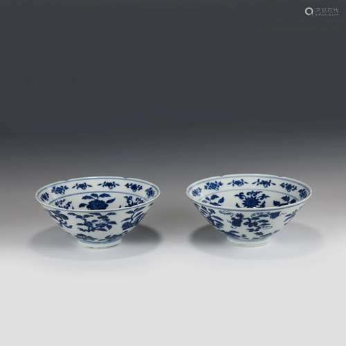 PAIR BLUE & WHITE FLORAL MOTIF REWARD BOWLS