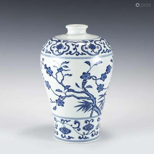 CHINESE YONGZHENG BLUE & WHITE PLUM VASE