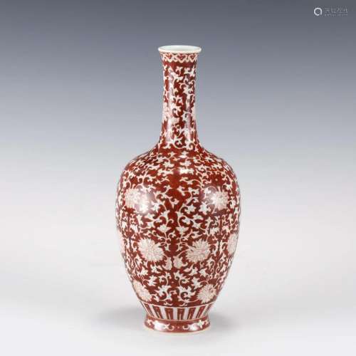 CHINESE QIANLONG ALUM RED WRAPPED LOTUS OLIVE VASE