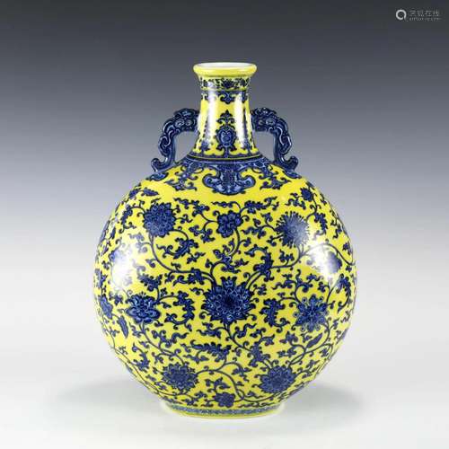 CHINESE QIANLONG BLUE & WHITE YELLOW GLAZED MOON VASE