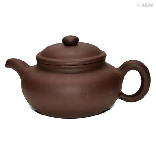 Gu Jingzhou, Yixing Zisha Compressed Teapot with Loop